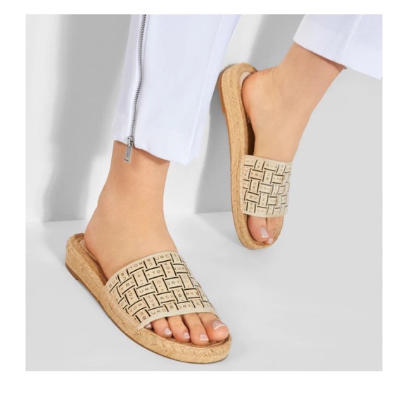 HOST PICK 🎉 TORY BURCH ‘TORY’ WOVEN SLIDES - Picture 2 of 12